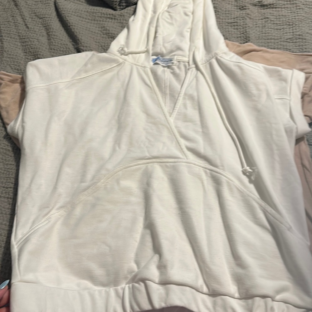 lizard thicket white sweatshirt short sleeve